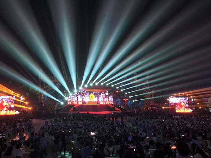 青島燈光音響租賃,青島演出設備租賃,青島LED屏租賃,青島舞美制作搭建