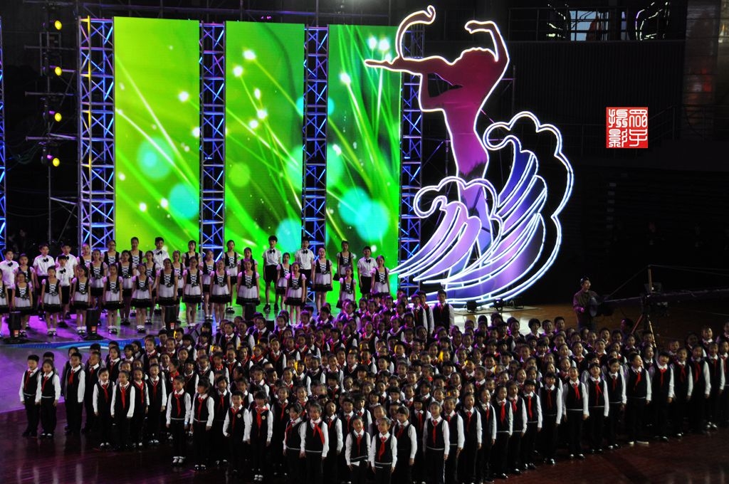 青島燈光音響租賃,青島演出設(shè)備租賃,青島LED屏租賃,青島舞美制作搭建