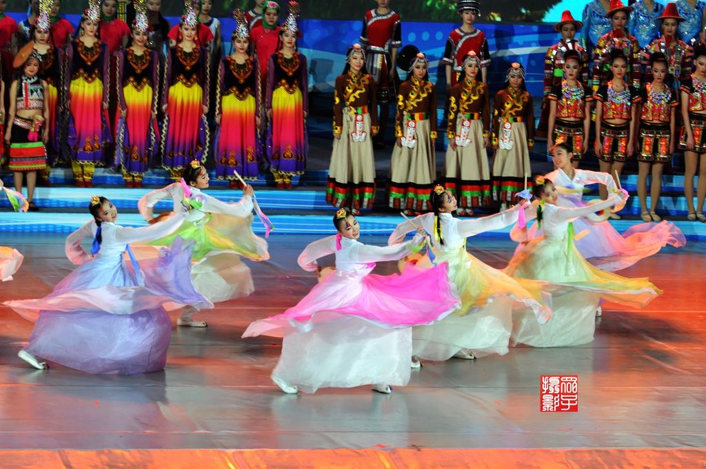 青島燈光音響租賃,青島演出設(shè)備租賃,青島LED屏租賃,青島舞美制作搭建