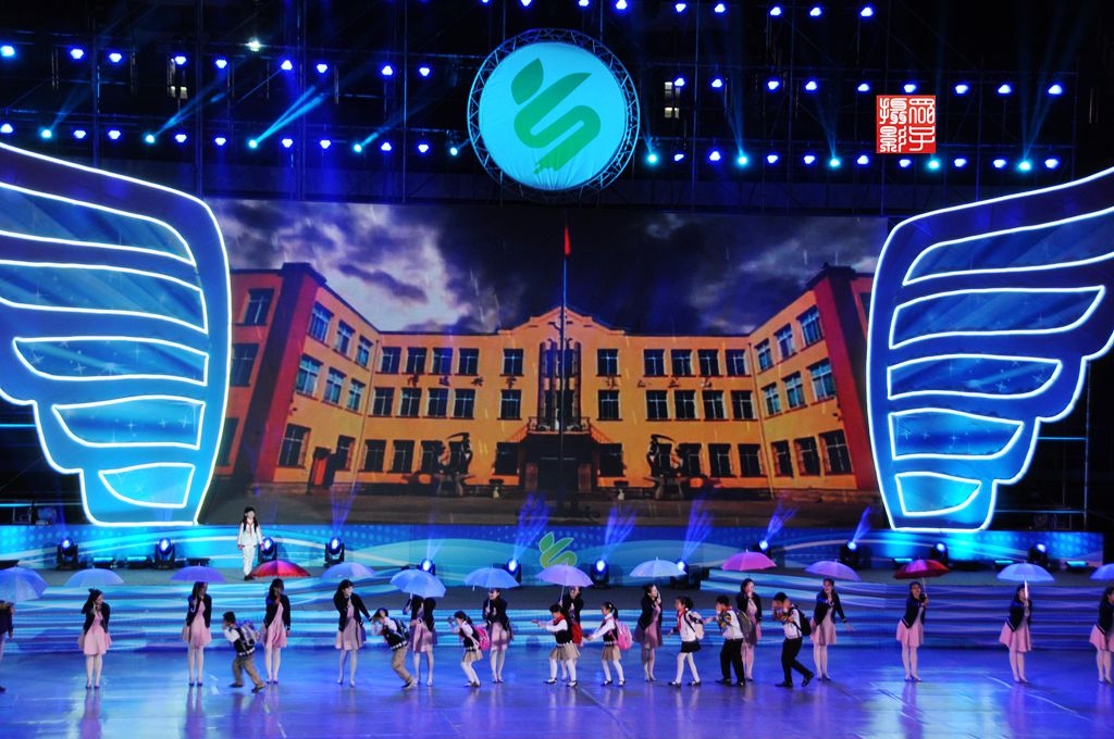 青島燈光音響租賃,青島演出設(shè)備租賃,青島LED屏租賃,青島舞美制作搭建